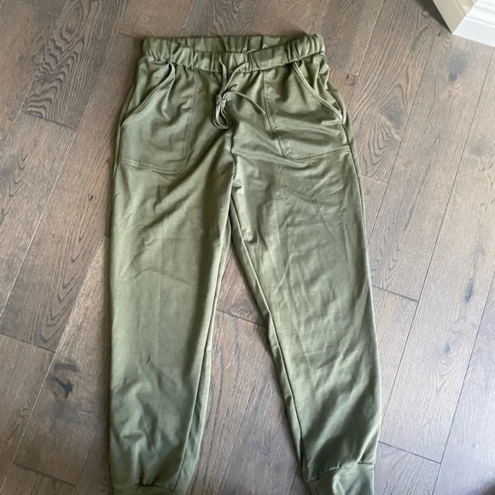 ROSKIKI Drawstring Elastic Waist Sports Lounge Pants with Pockets Green Size L